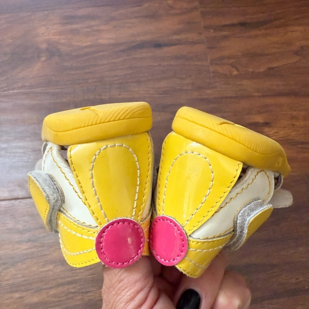 Umi Yellow Leather Flower Strap Sandals with Pink Accent - Picture 4 of 9